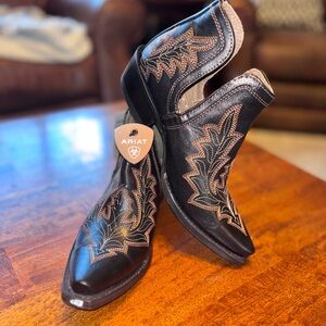 Ariat Women's Black and Tan Ankle Booties